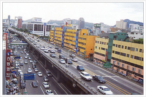 Cheonggye freeway in downtown Seoul